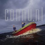 31-08-2002 Kameleon, Koen and Jos van der Donk at location in Ijlst. 

[keywords]Posed, Full Lenght, Boat[/keywords]